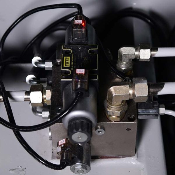 CNC Hydraulic Bending Machine hydraulic system valve